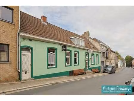 te renoveren tweewoonst met twee huisnummers