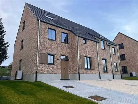 magnifique nouvelle construction dans un endroit calme