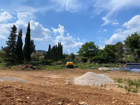 vente terrain 600 m² à pignans (83790)  155 000 €