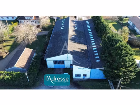 vente locaux professionnels 810 m² à vouille (86190)  169 600 €
