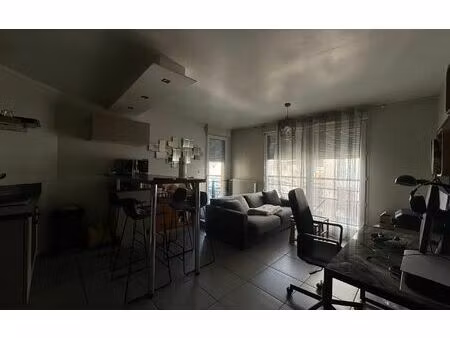 location appartement  m² t-1 à lyon 7  904 €