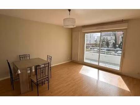 location appartement  m² t-3 à plescop  800 €