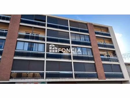 appartement rénové de type 3/4 avec cave en sous-sol  proche des commerces et services