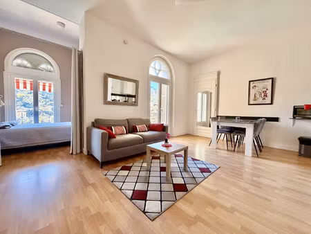 riviera palace : studio/t2 lumineux avec extérieur