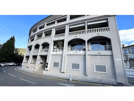 local commercial avec garage