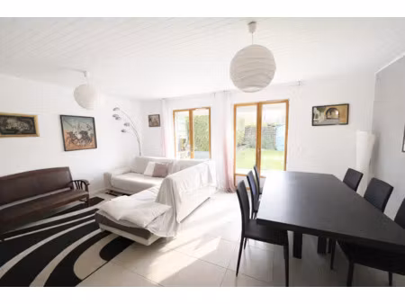 maison cinq chambres avec jardin et garage