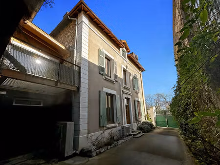 maison bourgeoise de caractère d'environ 155m² en plein coeur de chavanay