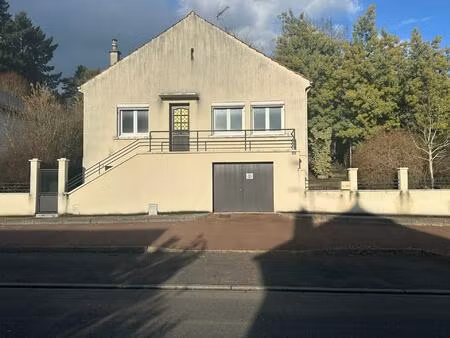 pavillon sur sous-sol  90 m²  5 pièces  2 chambres et terrain 903 m².