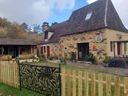 maison en pierre périgordienne avec gîte indépendant et pisci