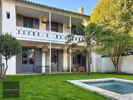 maison de caractère rénovée avec jardin et garage en coeur de