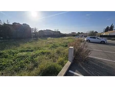 terrain familial – 350 m² – 130 000 €