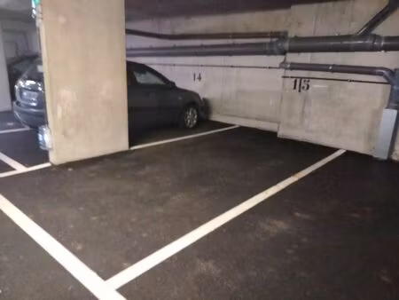 parking / box nemours 15 m2