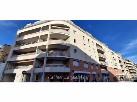 t2 bd de maillane 13008 + terrasse + parking