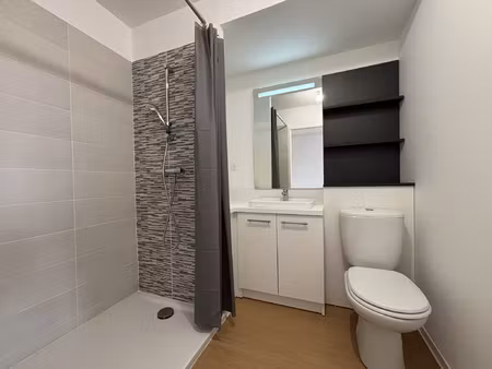 à louer t1 château de l'hers eau chaude et chauffage compri