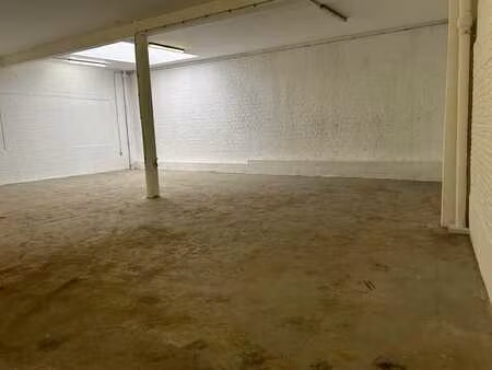 dépôt/entrepôt à louer