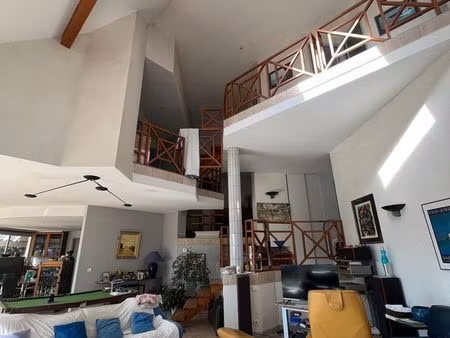 maison d’architecte de 235 m² avec vue pyrénées