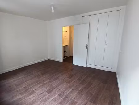 charmant studio très bien situé