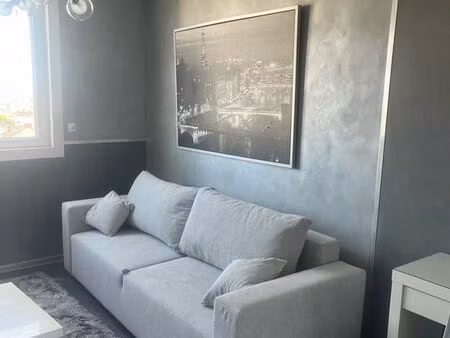 magnifique studio design proche gare iut hôpital framatome