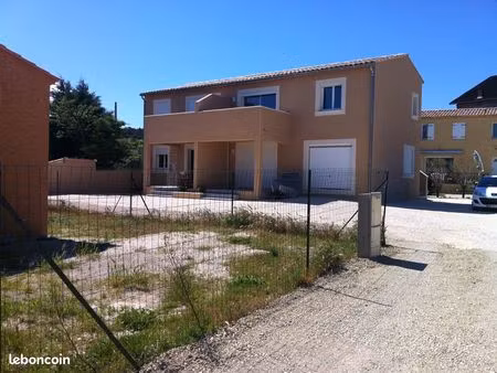 appartement t2 climatisé avec terrasse et parking