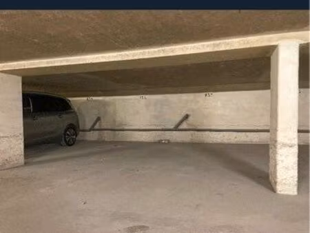 place de parking sécurisé