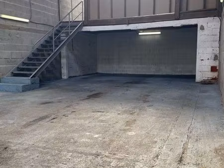 grand garage / atelier