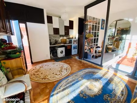 studio meublé plein centre carré d'or 3mn mer calme