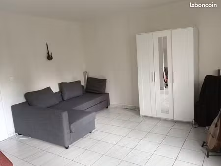 t2 meublé de 54 m2 bien desservi