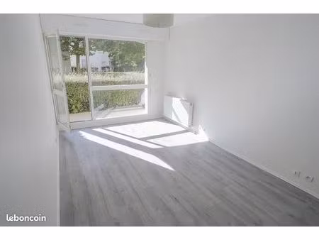 studio lumineux avec terrasse