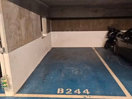 location parking clichy