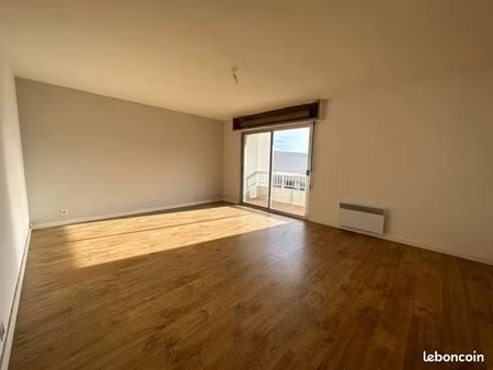 appartement t2 avec terrasse  parking et cave à bastia (annonciade)