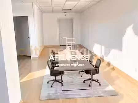 location locaux professionnels 0 pièces 110 m² à gex (01170)  2 550 €
