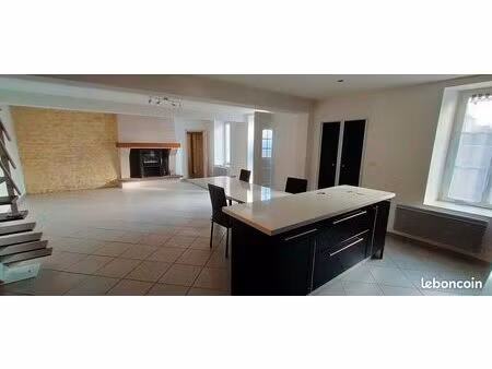 belle maison d'environ 111 m2  4 pièces  garage et jardin clos de 918 m2