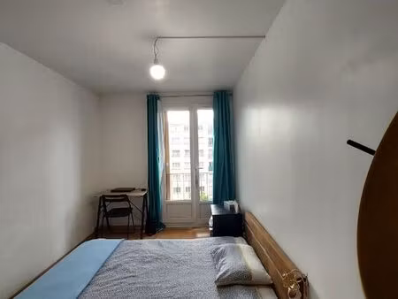 location grande chambre pour étudiante uniquement 12m2