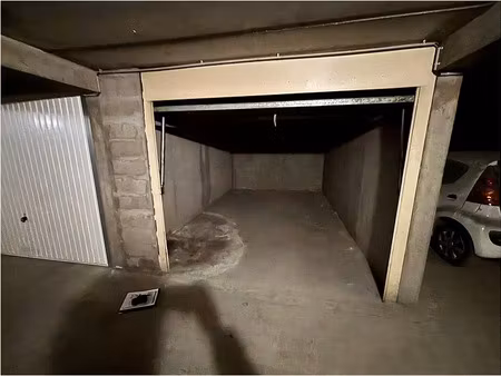 location parking 15 m² à ales (30100)  83 €