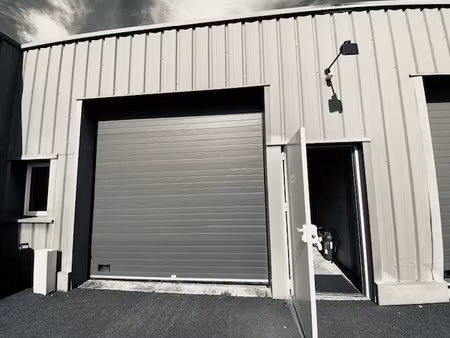 location locaux professionnels 130 m² à avrille (49240)  1 000 €