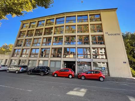 location locaux professionnels 12 pièces 263 m² à avignon (84000)  4 127 €