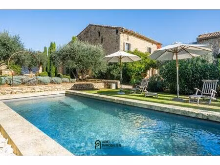 propriété de charme de 250 m² avec piscine  dépendances et garage