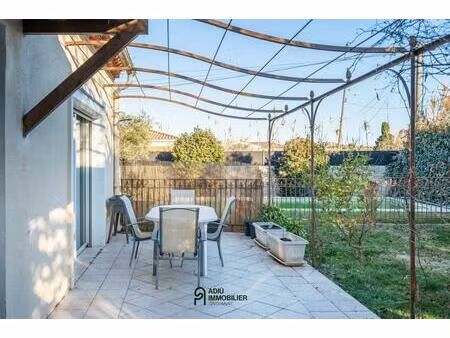 villa avec dépendance  jardin et piscine