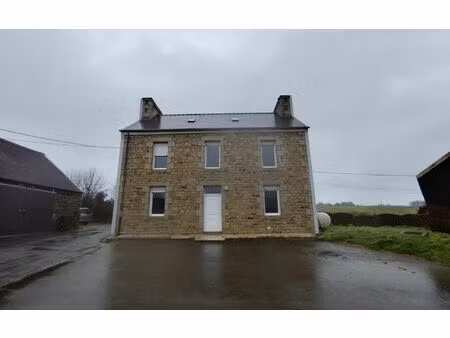 location maison  92.64 m² t-3 à plougourvest  650 €