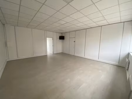 bureau cloisonné à louer de 57 05 m²