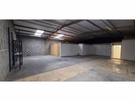 location commerce 300 m² à avrillé (49240)