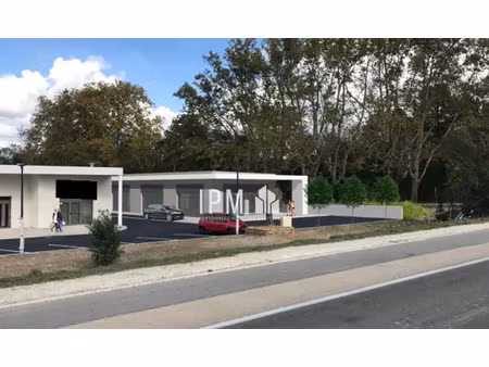 a louer local commercial de 76 m² - gignac-la-nerthe