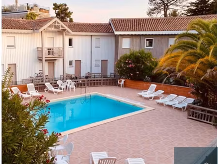 a quelques mètres de la plage du canon appartement avec pisc