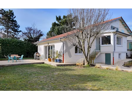 maison familiale rénovée à ecully-calme  jardin  4 chambres