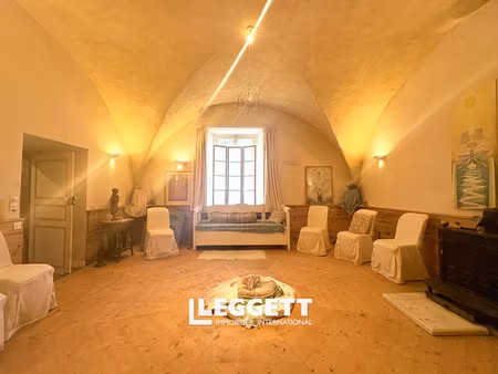 maison 8 pièce(s)  saint-benoît