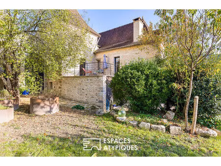 un écrin de pierre et de lumière  au coeur d'un village touristique recherché