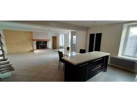 belle maison d'environ 111 m2  4 pièces  garage et jardin clos de 918 m2