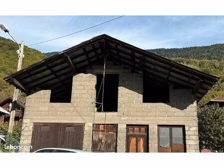 bâtiment 1 pièce 150 m²