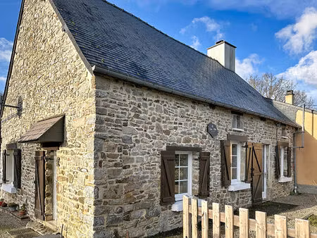 maison en pierre avec dépendances et bois à besneville