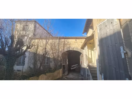 grange en pierre de 90m2 sur la commune de combronde.